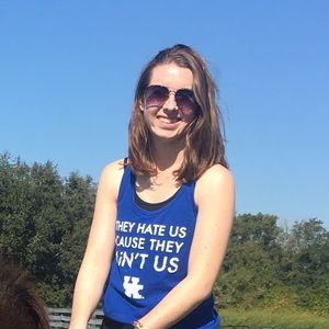 Meet your Posher, Caitlin